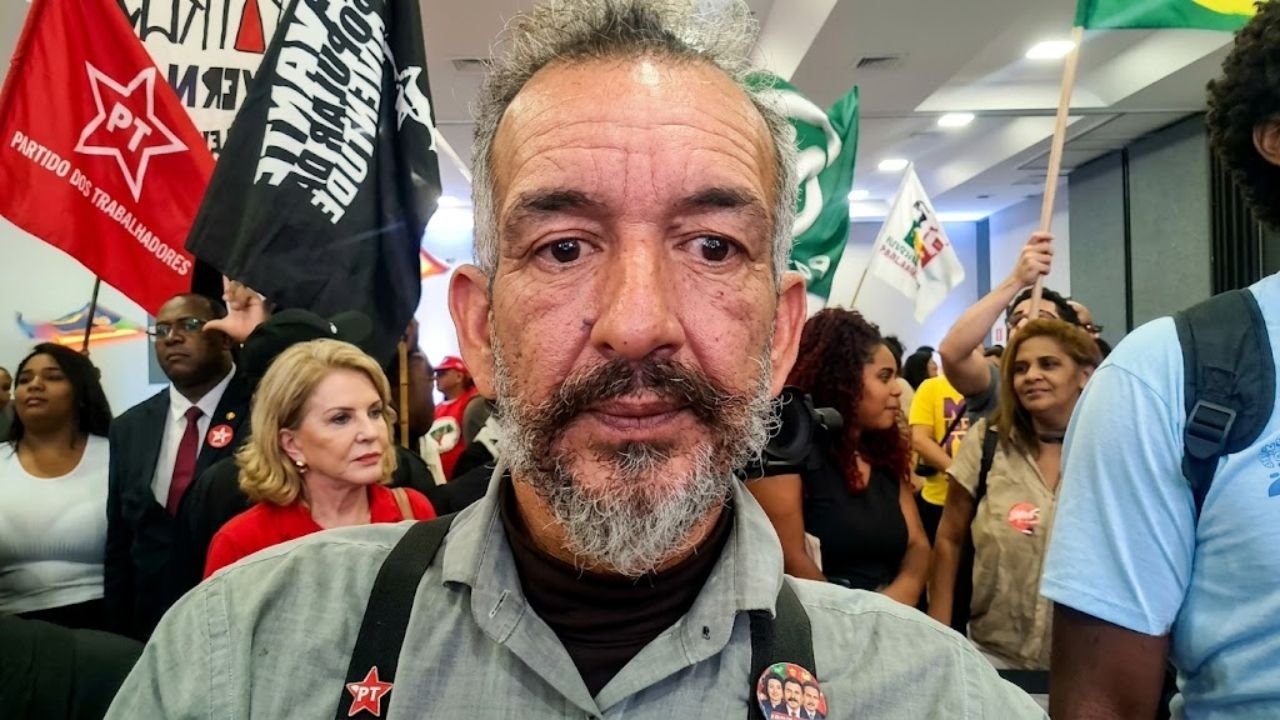 Magno Franco Payacan (Boh) em ato de campanha ao lado de lideranças de partidos de esquerda em Minas Gerais