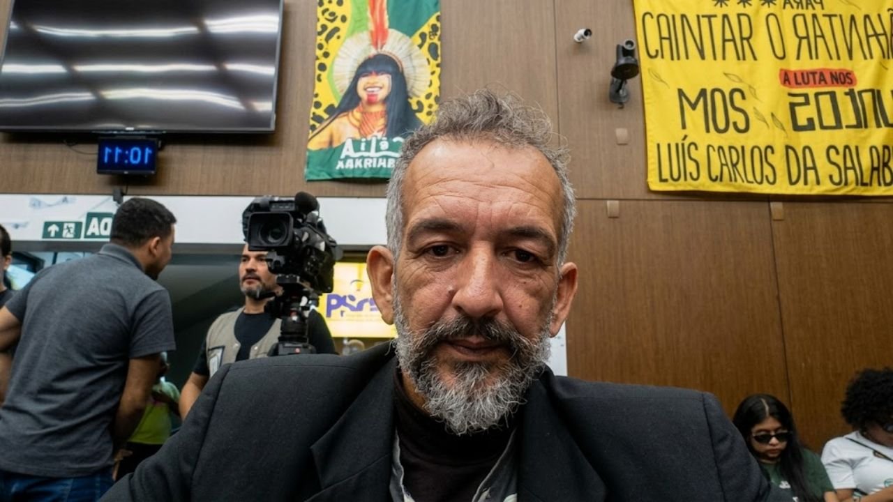 Magno Franco Payacan em ato de defesa dos direitos indígenas e ambientais em Minas Gerais